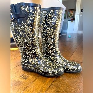 Women’s Rain Boots Size 6